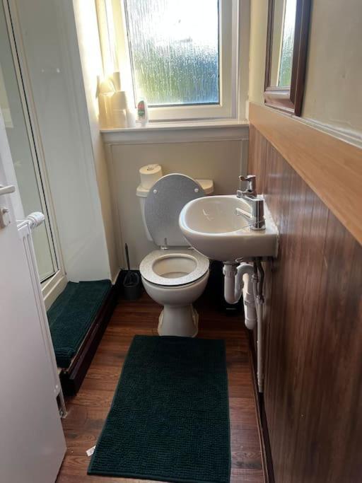 One Bedroom Apartment In Gorgie With New Central Heating System EDI Exteriér fotografie